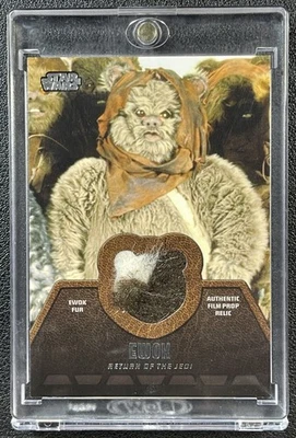 EWOK 2013 TOPPS STAR WARS: JEDI LEGACY #ER-6 AUTÉNTICA PELÍCULA UTILERÍA RELIQUIA DE PIEL Foto 1 de 2