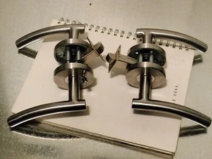 Lot Of (2) Curve Door Lever, Door Handle, Privacy / Passage, Universal - Picture 1 of 8