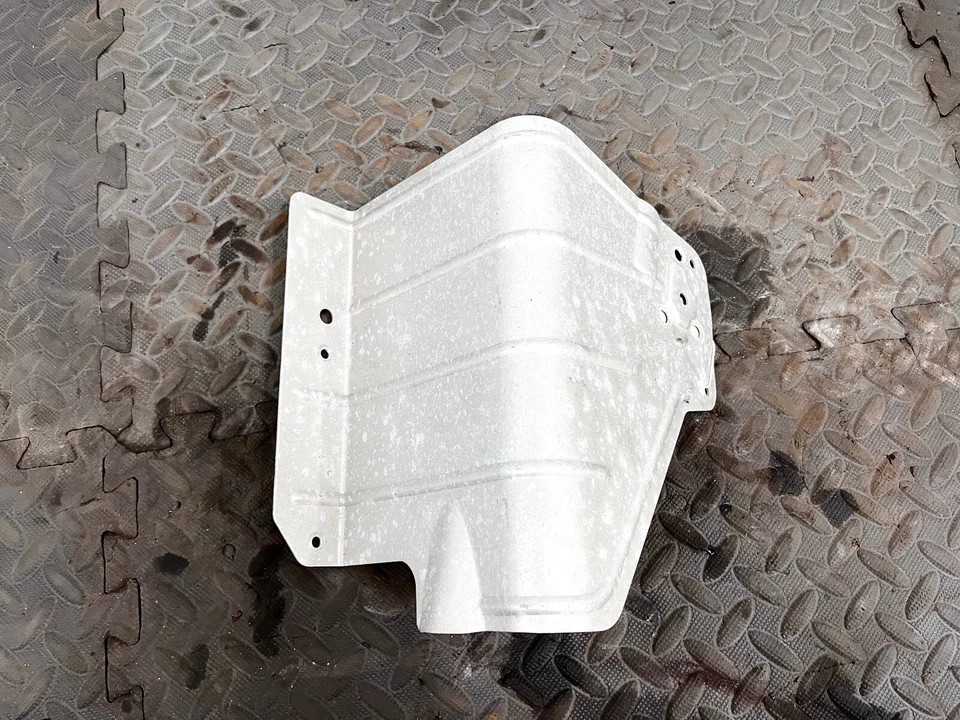 17-22 AUDI Q7 BENTLEY BENTAYGA BOTE DE VAPOR DE COMBUSTIBLE PROTECTOR PROTECTOR PANEL CUBIERTA OEM Foto 1 de 3