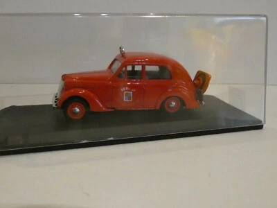 miniature Renault Juvaquatre Pompier Eligor 1/43 - Photo 1/2