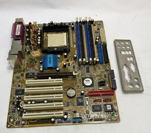 Asus A8V DELUXE REV. Scheda madre AMD Socket 2.00 939 e BP - difetto estetico - Foto 1 di 6