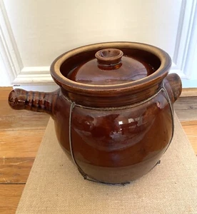 Vintage Large Brown Stoneware Bean Chili Soup Glazed Pot Handle Lid Wire - Picture 1 of 12