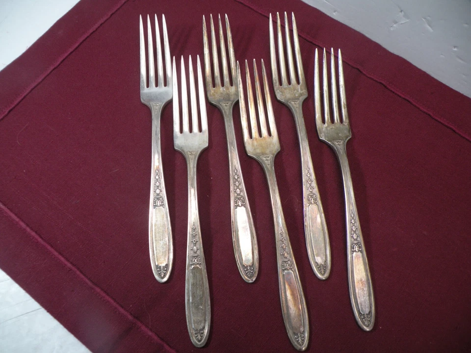 Set of 6 Oneida Community Tudor Plate 1929 ENCHANTMENT BOUNTY Dinner Forks 7 1/2 - Image 1 of 4