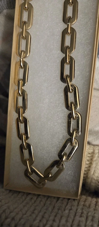 Venta inmobiliaria - Collar de eslabones rectangulares de latón dorado 36" clásico de Monet Foto 1 de 3