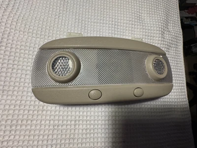 Ford Taurus 2015 OEM montado en el centro interior domo mapa luz de cortesía Foto 1 de 4