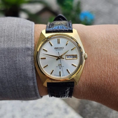(ОБСЛУЖИВАЕТСЯ) Редкий винтажный 1970-х Seiko Lord Matic (позолоченный) 23 драгоценности 5606-7000 - Изображение 1 из 4