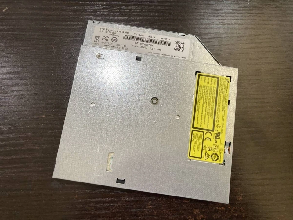 LG BU50N 9.5mm Ultra Slim Blu-ray DVD BDXL SATA Drive Equivalent to BU40N JP - Image 1 of 4