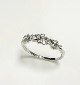 1/5 CT. T.W. Diamond Vine Vintage-Style Band in 10K White Gold Size 10.5 - Picture 1 of 6