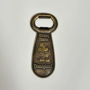 Abrebotellas de Latón Mickey Mouse Disneyland Walt Disney Productions Souvenir - Imagen 1 de 5
