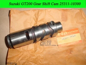 Suzuki GT200 Shift Cam Gear Assy 1979 1981 NOS GT Shifting Camshaft 25311-10300 - Bild 1 von 1