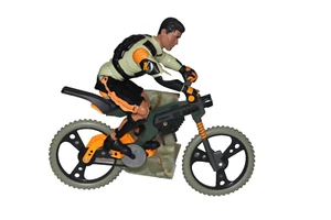 Hasbro Action Man MTB Con Bicicletta Mountain Bike Action Figure Giocattolo - Foto 1 di 2