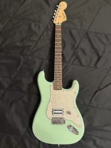 Fender Squier Stratocaster Affinity Series Custom Tom Delonge Blink 182 Gitarre - Bild 1 von 24