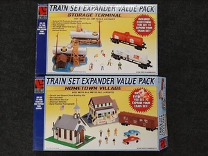 Lifelike Train Set Expander Value Pack Storage/Hometown HO Scale (HO072922-02) - Picture 1 of 12