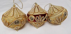3 adornos navideños decorativos cubiertos de tela gota 4" de alto - Imagen 1 de 1