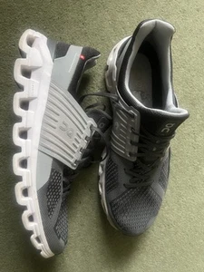 Scarpe da ginnastica da corsa uomo On Cloud Cloudswift taglia 11,5 grigio ardesia roccia - Foto 1 di 22