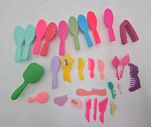 29 Barbie (?) Trolls (?) Lote de cepillos de plástico para muñecas My Little Pony peines juguetes - Imagen 1 de 13