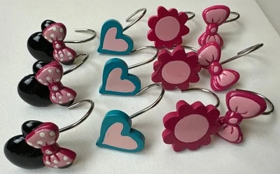 Ganchos para Cortina de Ducha Disney Lunares Rosa Cabezas Minnie, Corazones y Flores 12 Ct Foto 1 de 4