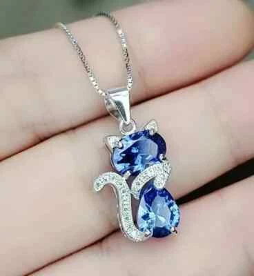 Colgante de boda ovalado de diamantes de zafiro creado en laboratorio para mujer enchapado en oro blanco de 14 K Foto 1 de 4