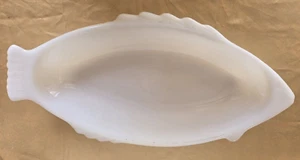 VINTAGE Pearlescent Milk Glass GLASBAKE 4141 FISH SHAPED SERVING DISH/ TRAY - Picture 1 of 3