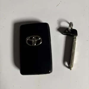 Toyota Key Fob Genuine Smart Key 2026 121216va - Picture 1 of 7