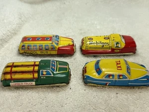Vintage Blech Friktion Mobil Gas LKW Öl Spielzeug 4 Stück Taxi Schulbus Holz LKW - Bild 1 von 8