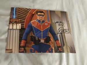 Foto firmada por Cooper Barnes 8x10 Henry Risk capitán hombre autógrafo 1 - Imagen 1 de 1