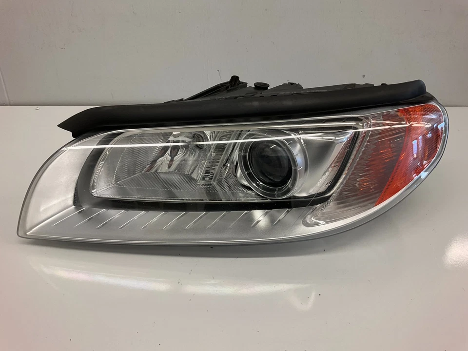 Левая ксеноновая адаптивная фара в сборе для Volvo S80 V70 XC70 31214323 2007-2016 годов выпуска - Изображение 1 из 4