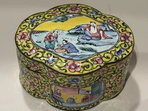 Antique Chinese Canton Famille Yellow Enamel Quatrefoil Lidded Vanity Box Floral - Picture 1 of 24