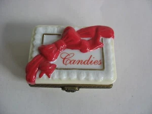 Midwest of Cannon Falls Mini Candies Porcelain Trinket Box w/ 2 candies chocolat - Picture 1 of 9