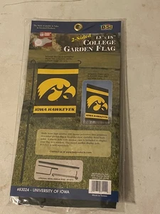 Bandiera da giardino premium Iowa Hawkeyes 13” x 18” Hawkeyes doppia faccia bandiera da giardino - Foto 1 di 1