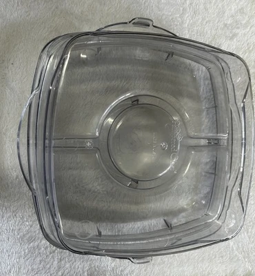 Small Square’Cool & Serve’ Pampered Chef Divided Entertaining Fruit &Veggie Tray - Image 1 of 4
