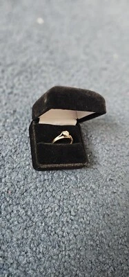 Anillo de oro de 10 quilates con diamantes - Perfecto para un anillo de promesa o un regalo para ella  Foto 1 de 4