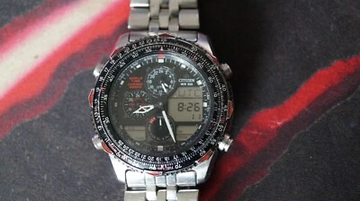 Citizen C300 E80044 World Time cronógrafo UTC GMT temporizador cronômetro alarme 42mm Reino Unido - Imagem 1 de 4