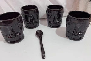 Set 4 tazze e cucchiaio Tiki in ceramica Toby Designs vintage anni '60 - Foto 1 di 23