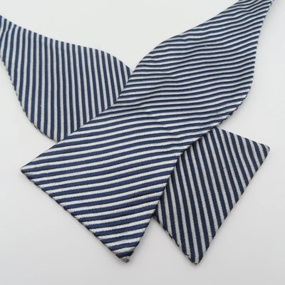 Tommy Hilfiger 领结蓝色白色条纹 2.5 英寸宽自领带丝绸燕尾服 — 第 1/4 张图片