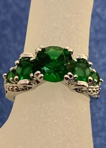 Eleganter filigraner Damenring in Silber Color mit Smaragd und Zirkonia Steinen - Bild 1 von 6