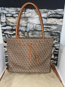 De colección - Bolso de Hombro Dooney & Bourke, Perfecto Estado, Hecho en EE. UU., Plumero - Imagen 1 de 14