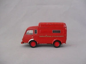AG843 CORGI 1/50 RENAULT POMPIERS CENTRE DE SECOURS DE MAGNAC BOURG - Imagen 1 de 5