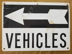 VTG Sign Vehicles Arrow Indicating One Way Traffic Road Heavy Metal 14" x 10" - Picture 1 of 14