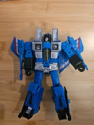 Transformers WFC Earthrise Thundercracker Voyager Class - Image 1 of 2
