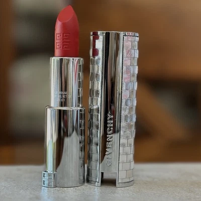 Givenchy - Lápiz labial mate de terciopelo profundo Le Rouge - N36 L'iInterdit 0,12 oz Foto 1 de 4