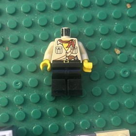 LEGO Adventurers Desert Minifigure Body Johnny Thunder 5988 5900