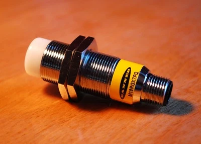 Banner M18RGX7PQ EZ-Light Indicator Light - USED - Image 1 of 2