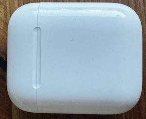 Apple AirPods z etui ładującym Lightning - białe - Zdjęcie 1 z 9