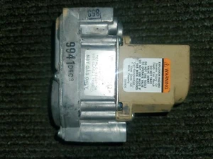 Honeywell VR8204A2142 Ofen Gasventil 24V nur Erdgas - Bild 1 von 3