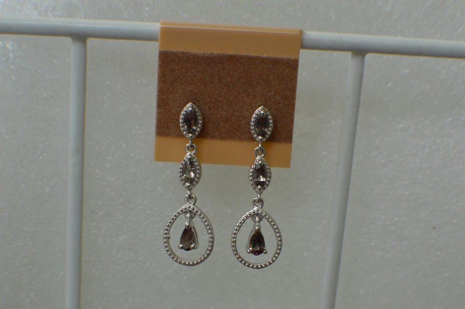 Brincos solitário granada mudança de cor 1,50 ct platina sobre prata fina  - Imagem 1 de 4