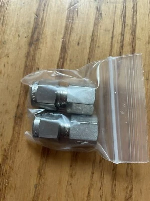 NEW (old stock) Swagelok  1/4" X 1/8" Stainless Steel Tube Fitting, SS-400-7-2 - Image 1 of 2