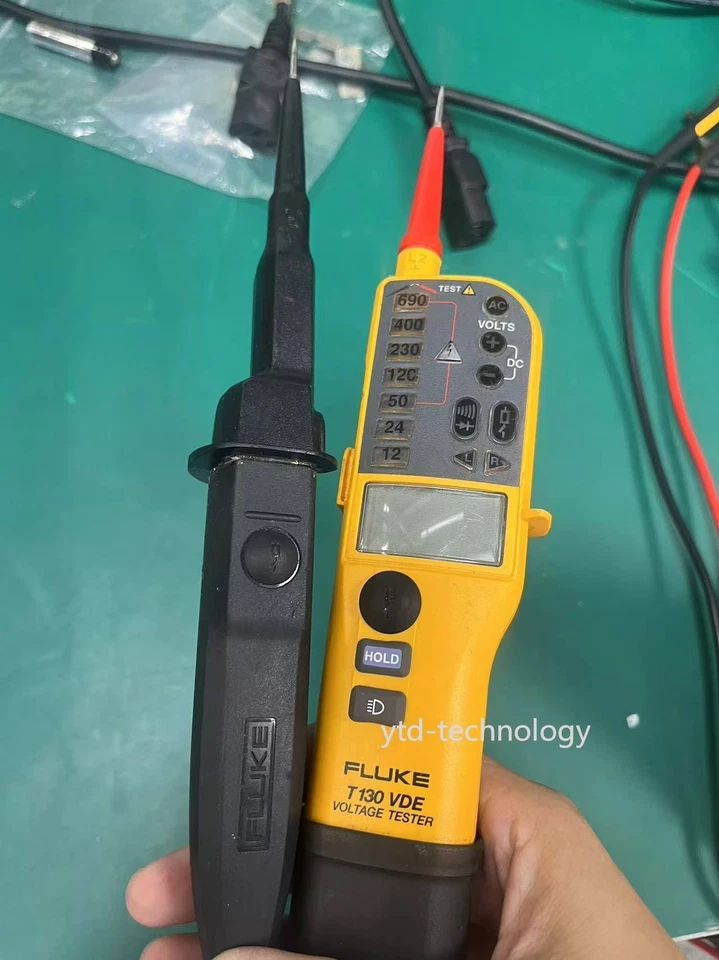 Fluke T130 Two-pole Voltage &Continuity Electrical Probe Tester or flukeT130VDE- - Image 1 of 2