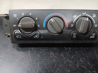 15054698      1999 - 2002 Chevy Tahoe GMC Yukon  OEM Manual Climate Control - Image 1 of 4