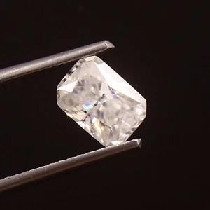 White D Color Moissanite Radiant Cut VVS1 Lab Created Diamond Gemstone 7x5 MM - Picture 1 of 5